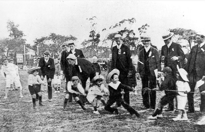 The Prep School Sports &ndash; The Little Brothers &lsquo;Tug-o-war&rsquo; 1906